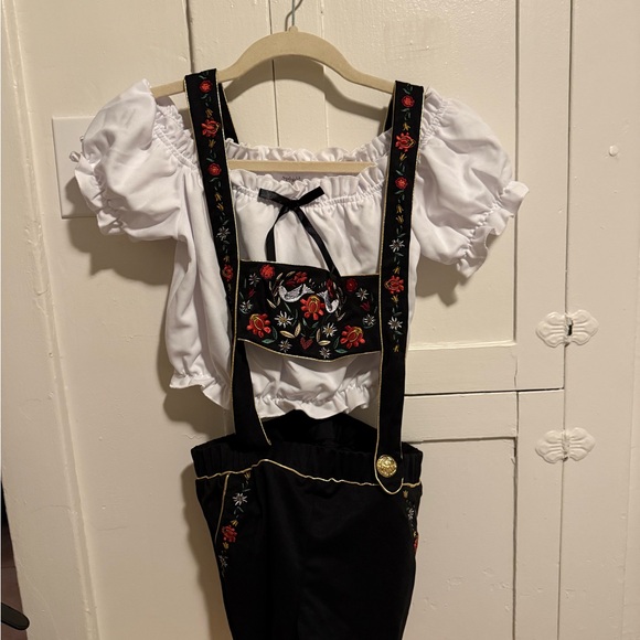 Spirit Halloween Oktoberfest Maiden Costume - Picture 3 of 5